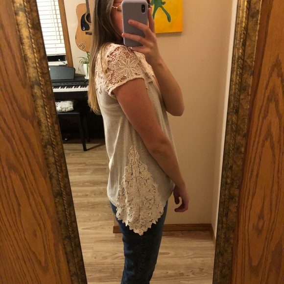 Cute thrifted shirt. - Picture 2 of 5